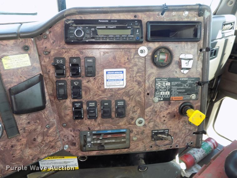 image for item DG2622 1999 International Paystar 5000  ready mix truck