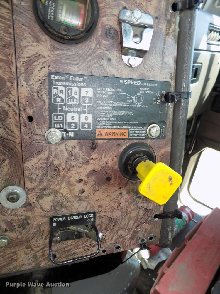 image for item DG2622 1999 International Paystar 5000  ready mix truck