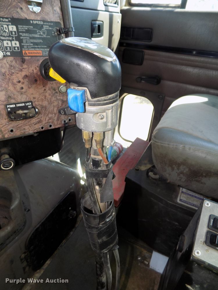 image for item DG2622 1999 International Paystar 5000  ready mix truck