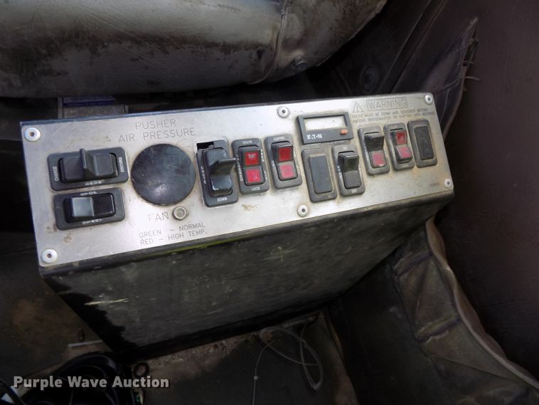 image for item DG2622 1999 International Paystar 5000  ready mix truck