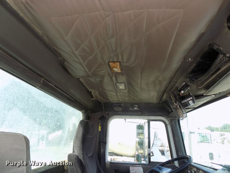 image for item DG2622 1999 International Paystar 5000  ready mix truck