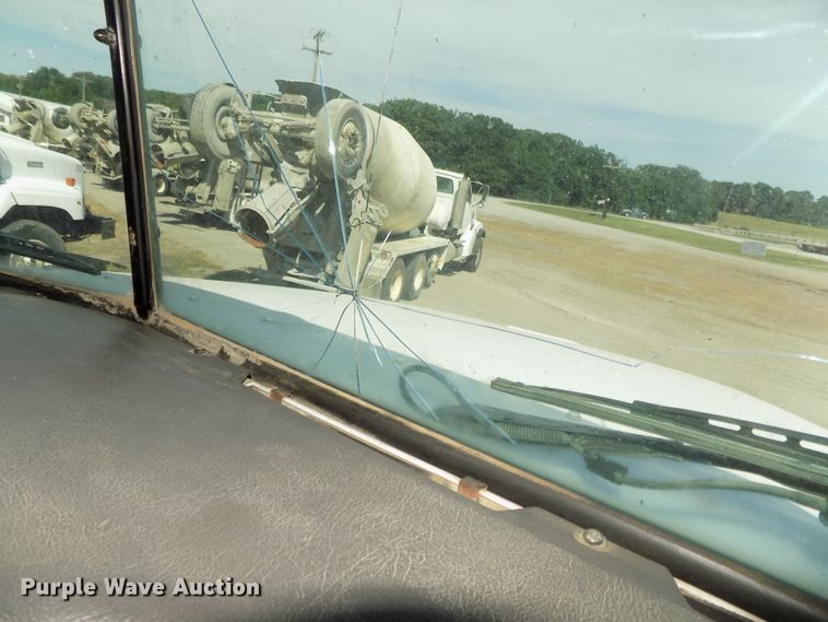 image for item DG2622 1999 International Paystar 5000  ready mix truck