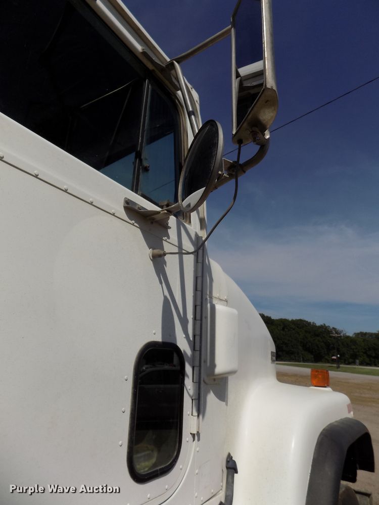 image for item DG2622 1999 International Paystar 5000  ready mix truck