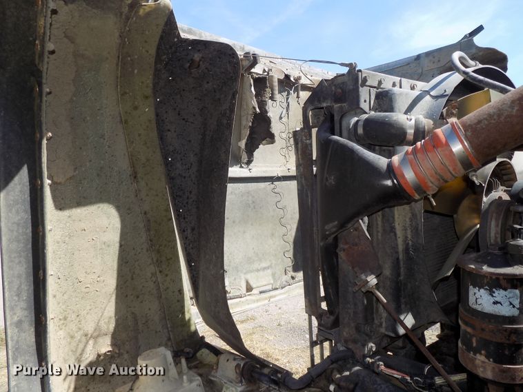 image for item DG2622 1999 International Paystar 5000  ready mix truck