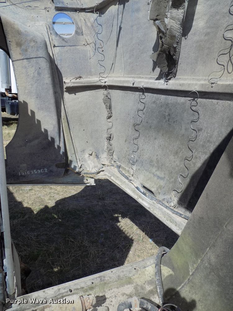 image for item DG2622 1999 International Paystar 5000  ready mix truck