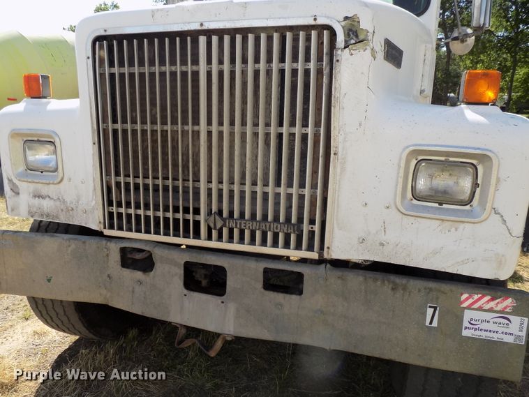 image for item DG2622 1999 International Paystar 5000  ready mix truck