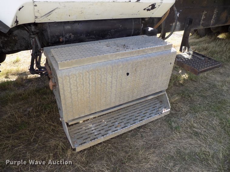 image for item DG2622 1999 International Paystar 5000  ready mix truck