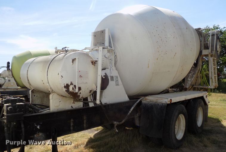 image for item DG2622 1999 International Paystar 5000  ready mix truck