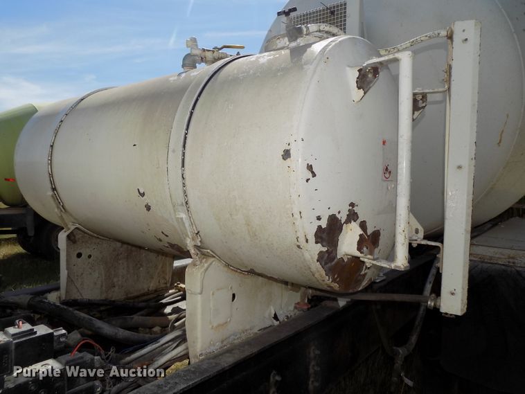 image for item DG2622 1999 International Paystar 5000  ready mix truck