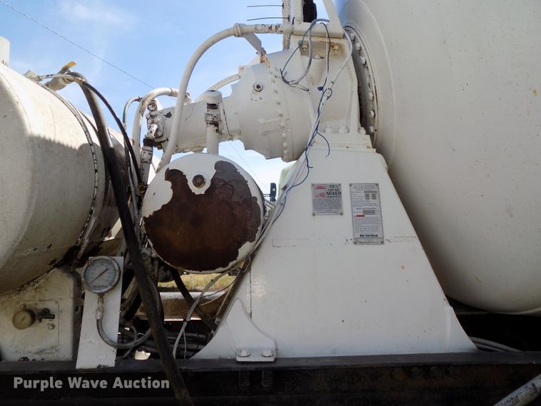 image for item DG2622 1999 International Paystar 5000  ready mix truck