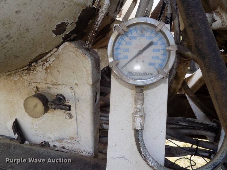 image for item DG2622 1999 International Paystar 5000  ready mix truck