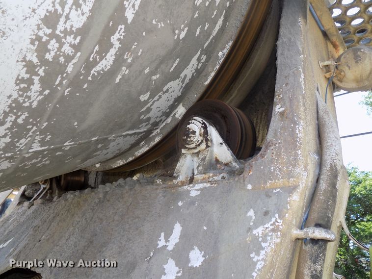 image for item DG2622 1999 International Paystar 5000  ready mix truck