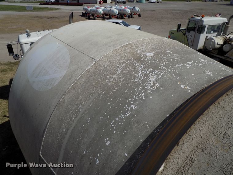 image for item DG2622 1999 International Paystar 5000  ready mix truck