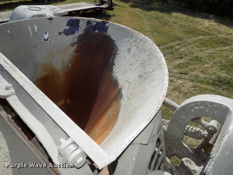 image for item DG2622 1999 International Paystar 5000  ready mix truck