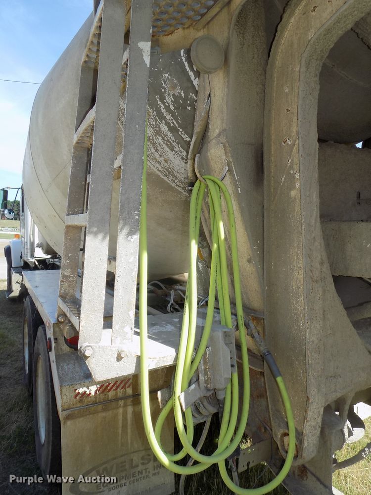 image for item DG2622 1999 International Paystar 5000  ready mix truck