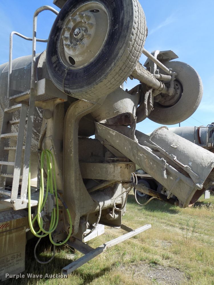 image for item DG2622 1999 International Paystar 5000  ready mix truck