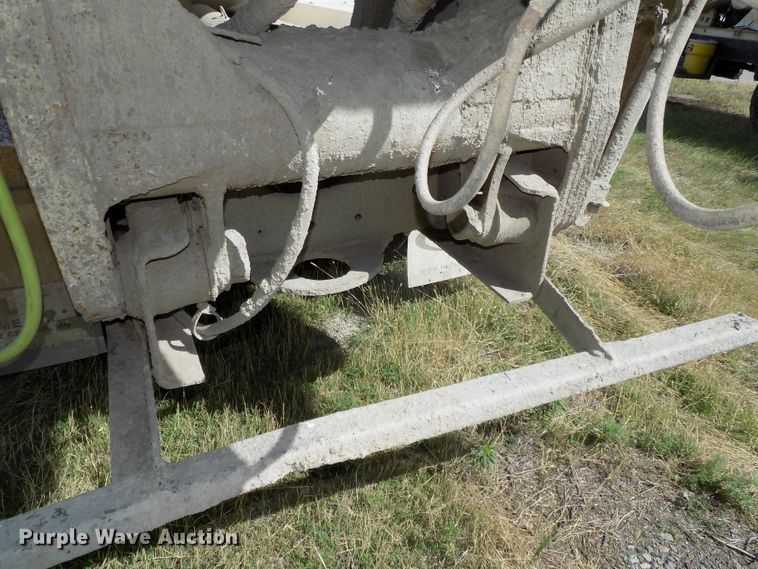 image for item DG2622 1999 International Paystar 5000  ready mix truck