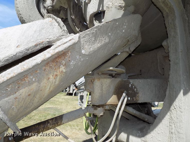 image for item DG2622 1999 International Paystar 5000  ready mix truck