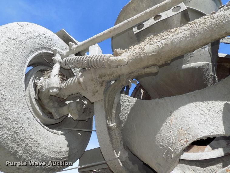 image for item DG2622 1999 International Paystar 5000  ready mix truck