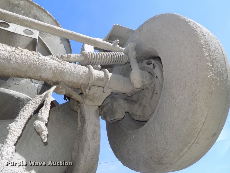 image for item DG2622 1999 International Paystar 5000  ready mix truck