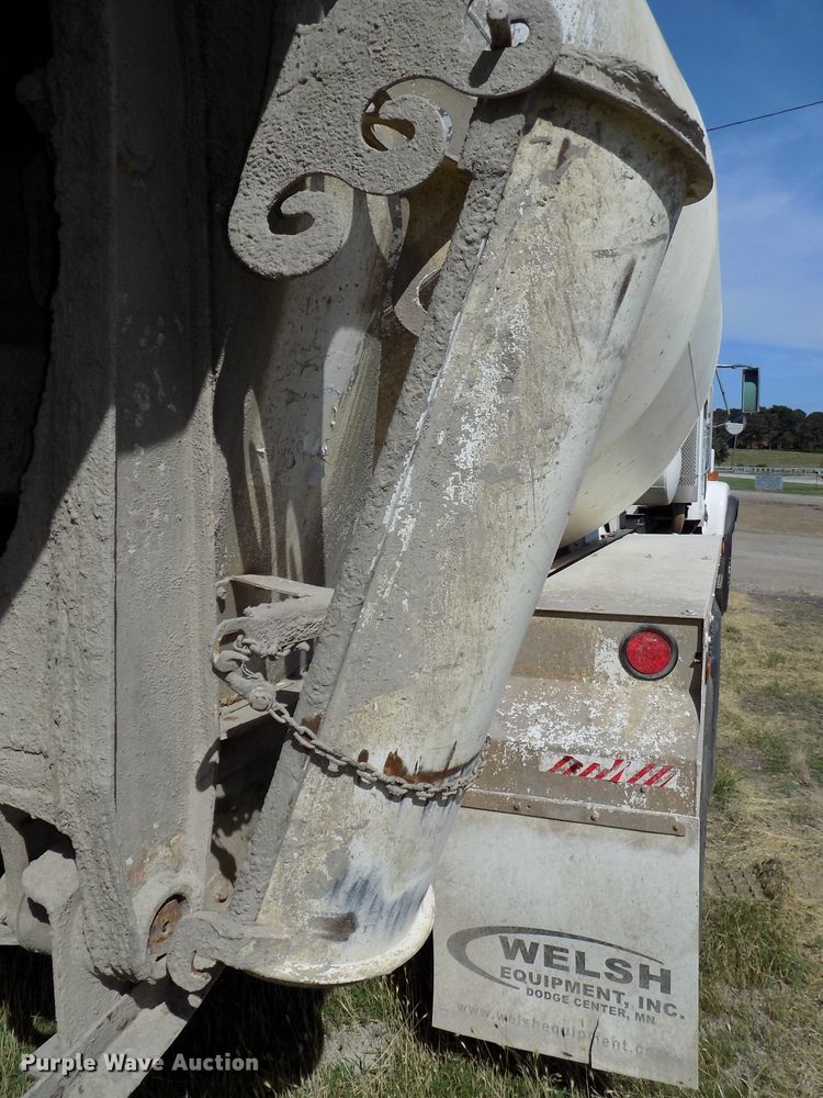 image for item DG2622 1999 International Paystar 5000  ready mix truck