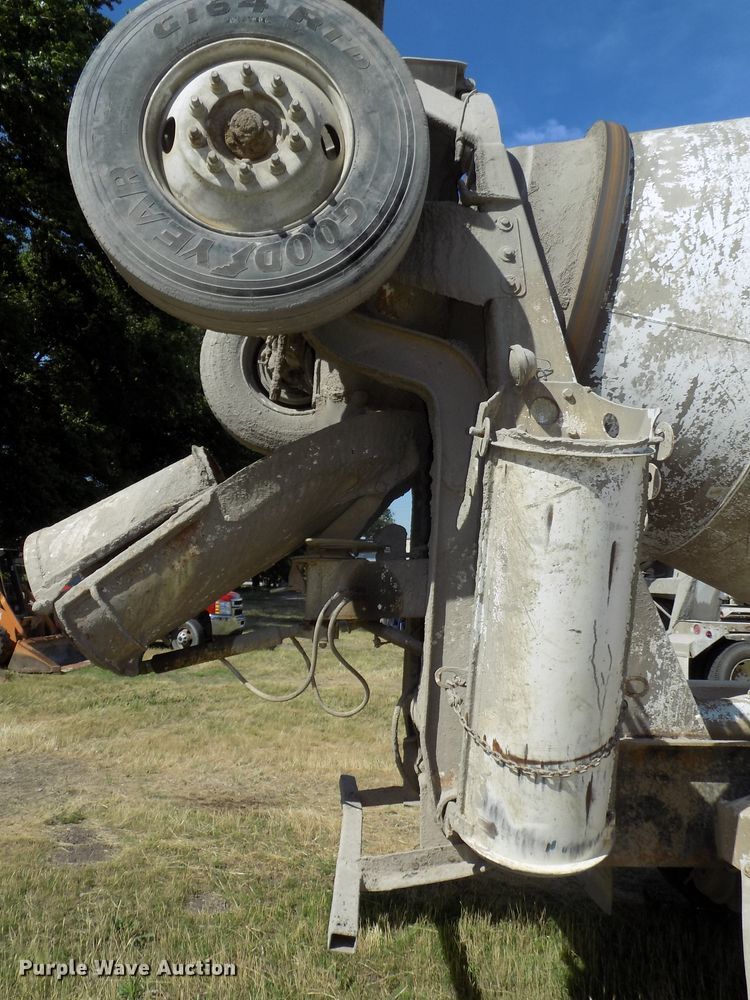 image for item DG2622 1999 International Paystar 5000  ready mix truck