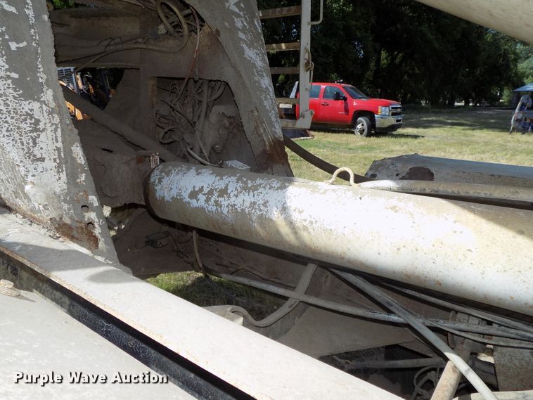 image for item DG2622 1999 International Paystar 5000  ready mix truck