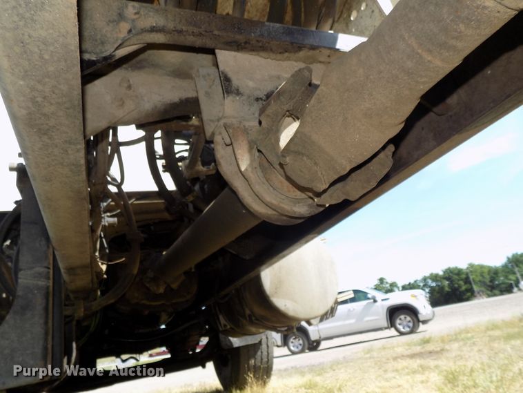 image for item DG2622 1999 International Paystar 5000  ready mix truck