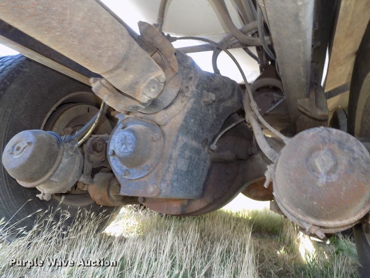 image for item DG2622 1999 International Paystar 5000  ready mix truck