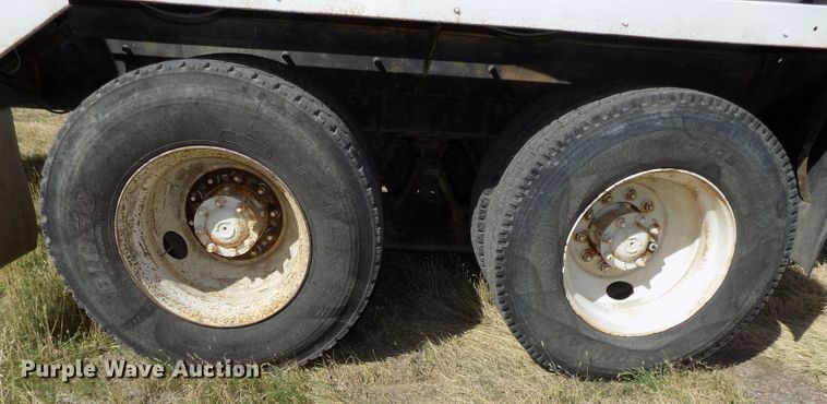 image for item DG2622 1999 International Paystar 5000  ready mix truck