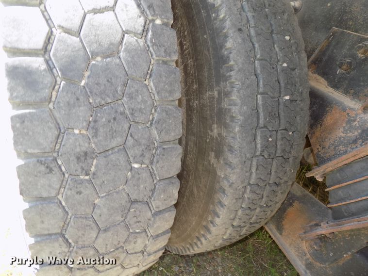 image for item DG2622 1999 International Paystar 5000  ready mix truck