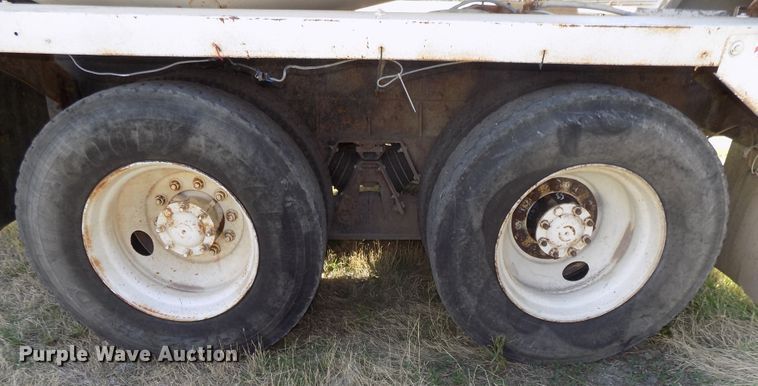 image for item DG2622 1999 International Paystar 5000  ready mix truck