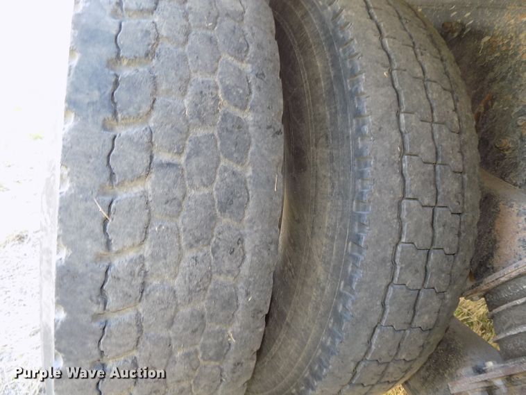 image for item DG2622 1999 International Paystar 5000  ready mix truck