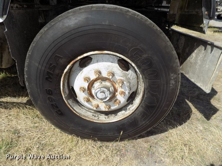 image for item DG2622 1999 International Paystar 5000  ready mix truck