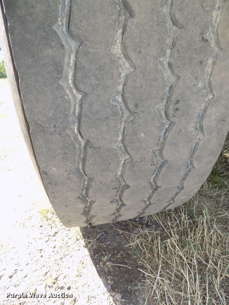 image for item DG2622 1999 International Paystar 5000  ready mix truck