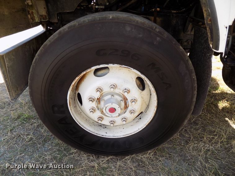 image for item DG2622 1999 International Paystar 5000  ready mix truck