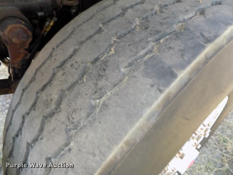 image for item DG2622 1999 International Paystar 5000  ready mix truck