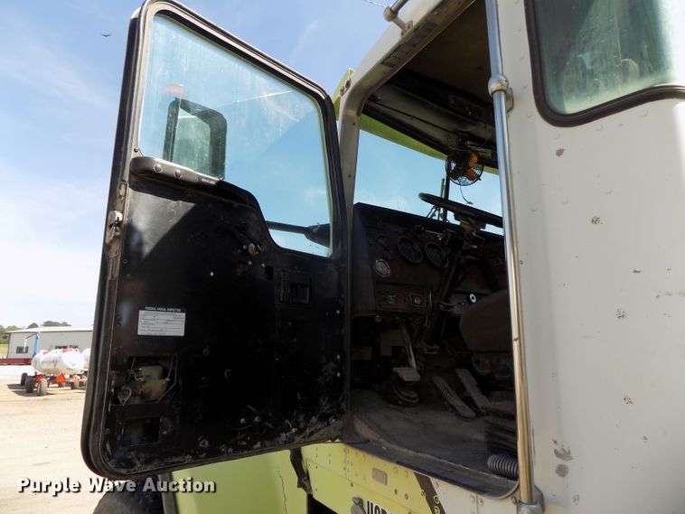 image for item DG2623 1999 Kenworth  ready mix truck