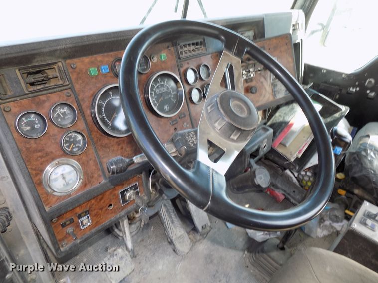 image for item DG2623 1999 Kenworth  ready mix truck