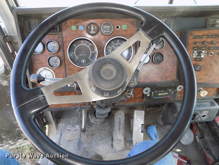 image for item DG2623 1999 Kenworth  ready mix truck