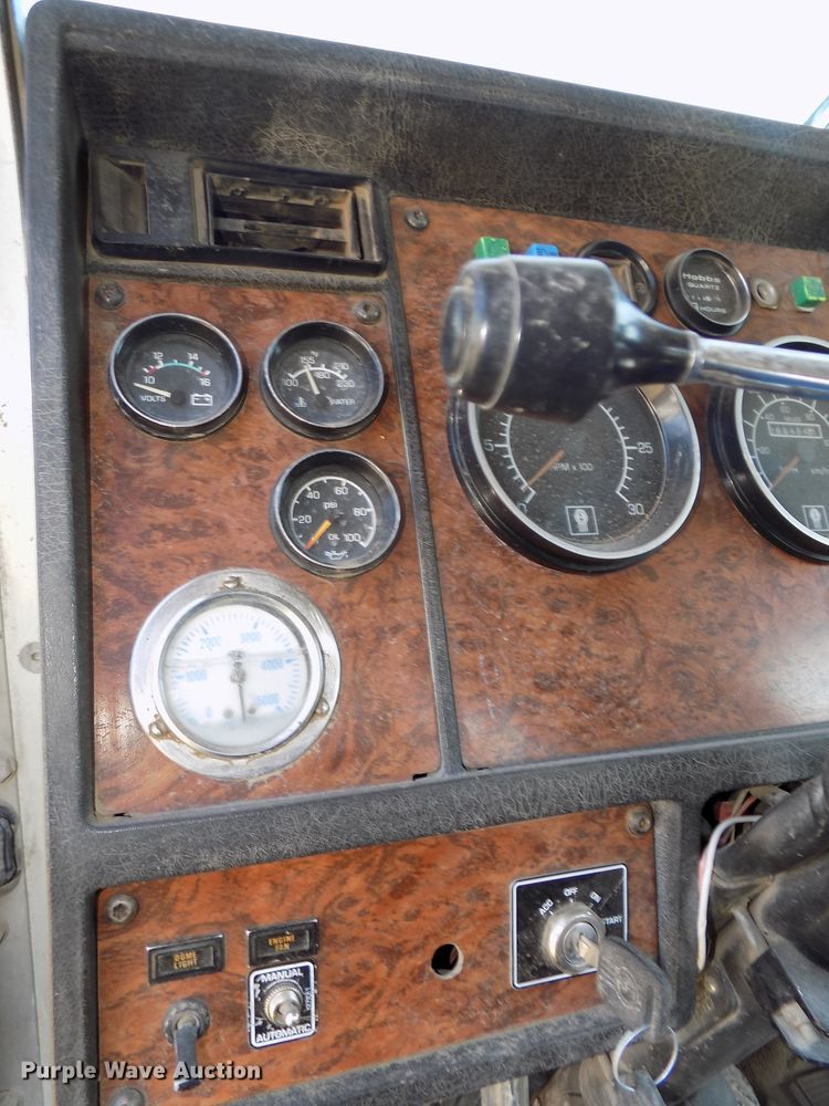 image for item DG2623 1999 Kenworth  ready mix truck