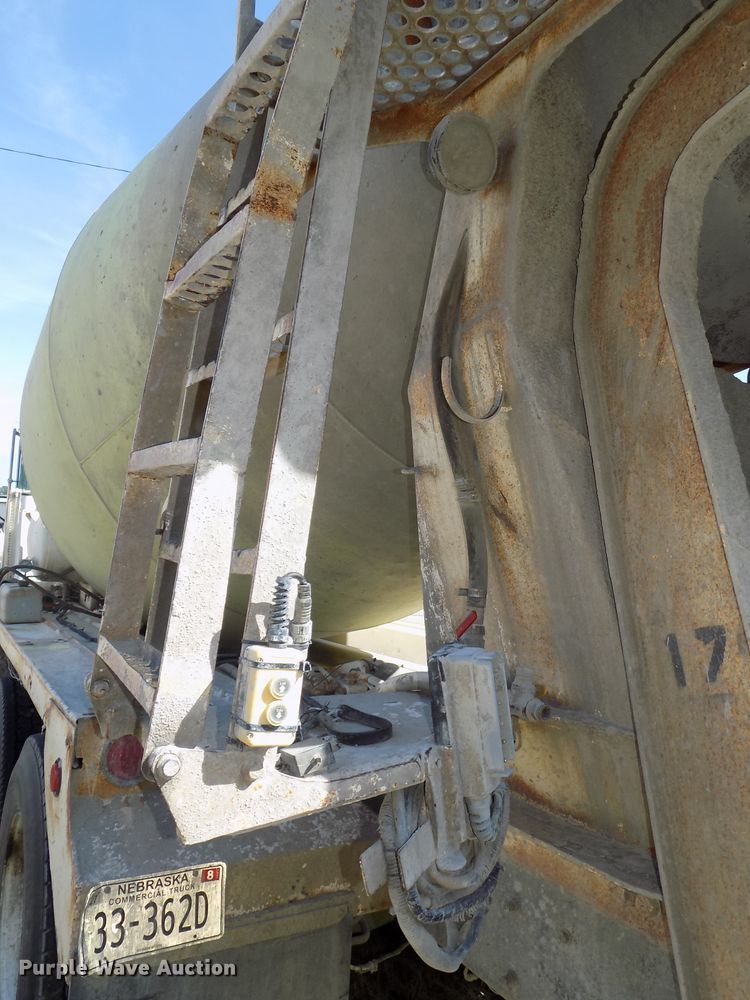 image for item DG2623 1999 Kenworth  ready mix truck