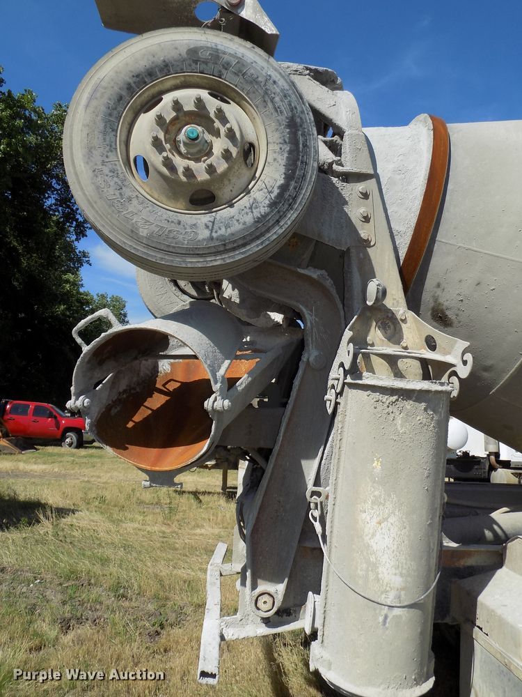 image for item DG2623 1999 Kenworth  ready mix truck