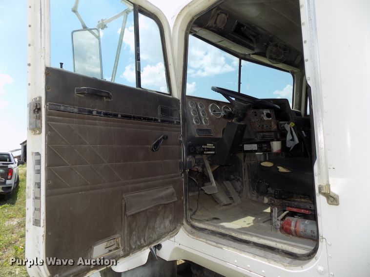 image for item DG2629 1997 International 5000SFR  ready mix truck