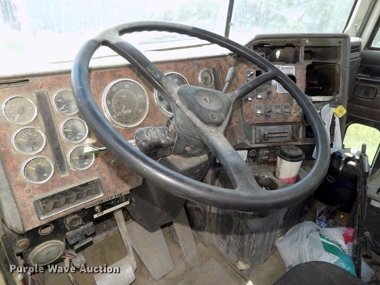 image for item DG2629 1997 International 5000SFR  ready mix truck