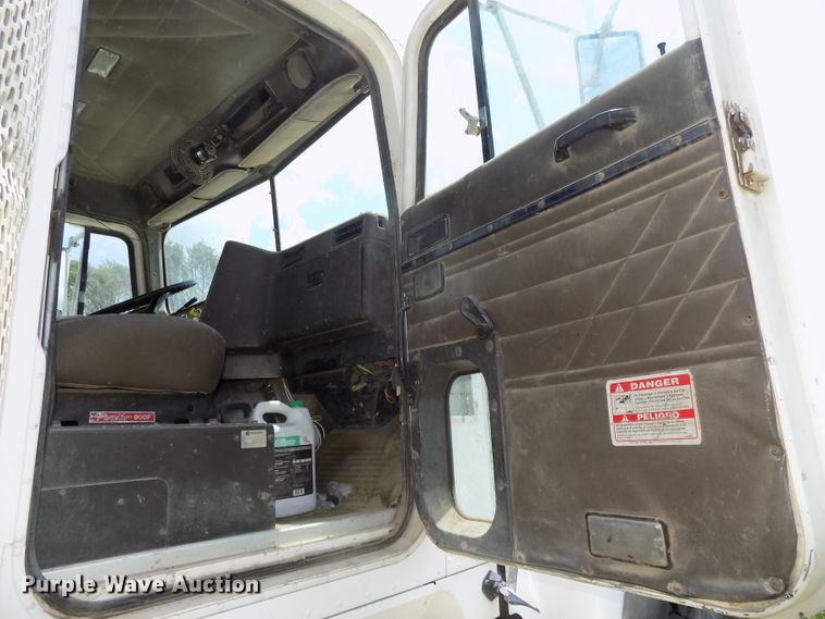 image for item DG2629 1997 International 5000SFR  ready mix truck