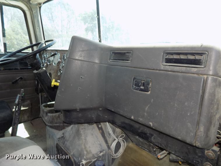 image for item DG2629 1997 International 5000SFR  ready mix truck