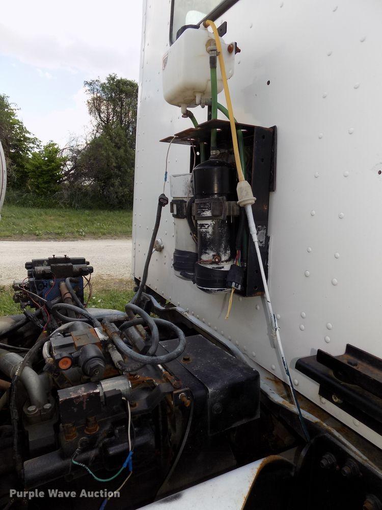 image for item DG2629 1997 International 5000SFR  ready mix truck