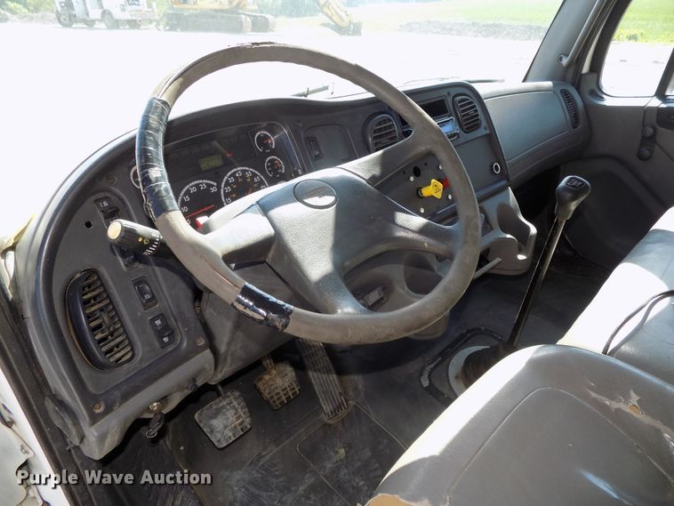 image for item DG2631 2005 Freightliner Business Class M2  dump truck