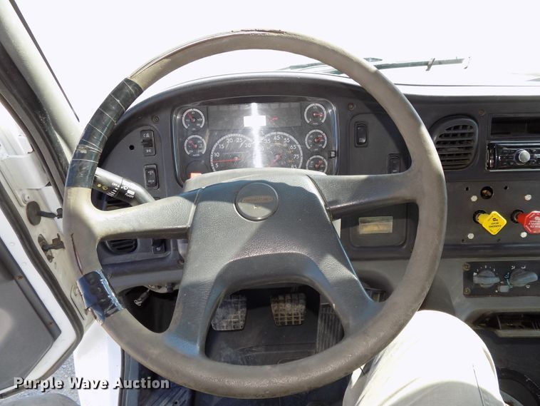 image for item DG2631 2005 Freightliner Business Class M2  dump truck